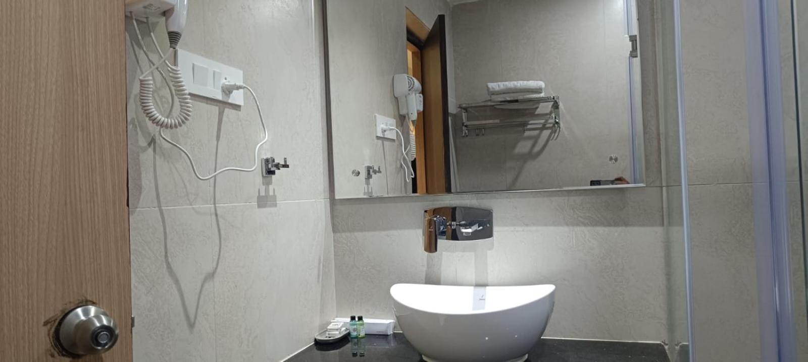 Hotel Lee Garden Near To Blue Flag Beach 500 Mtrs ปูรี ภายนอก รูปภาพ