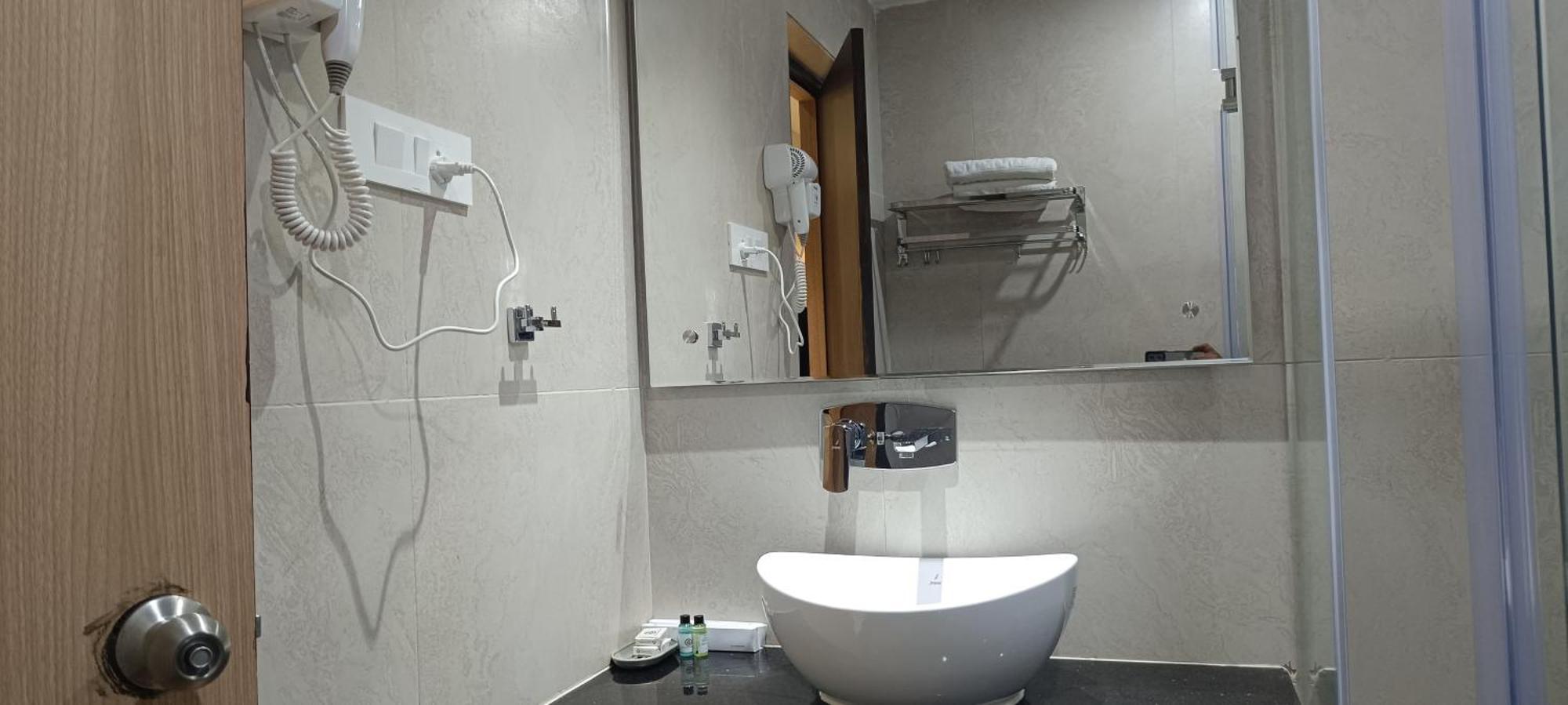 Hotel Lee Garden Near To Blue Flag Beach 500 Mtrs ปูรี ภายนอก รูปภาพ
